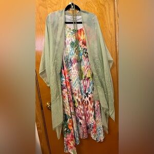 Floral Dress with light green kimono and beaded necklace Women’s Size XXL